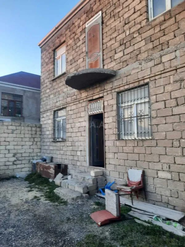 Satılır 5 otaqlı həyət evi 200 m²