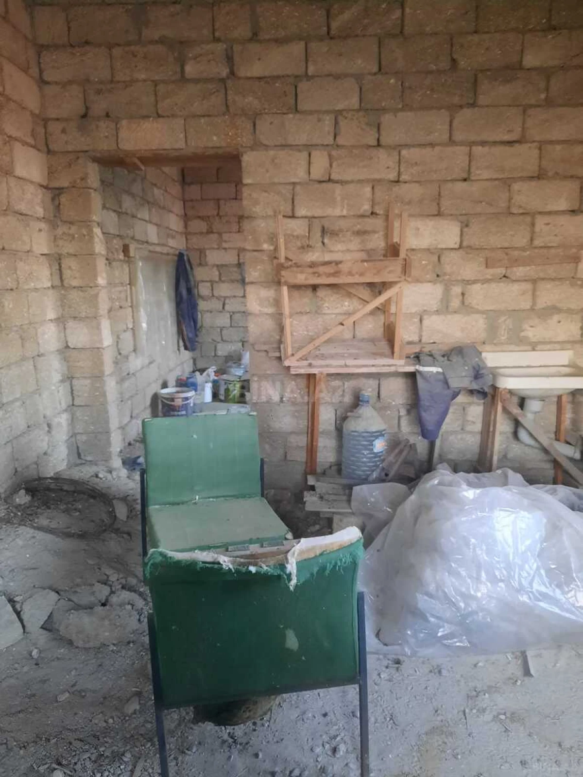 Satılır 5 otaqlı həyət evi 200 m²