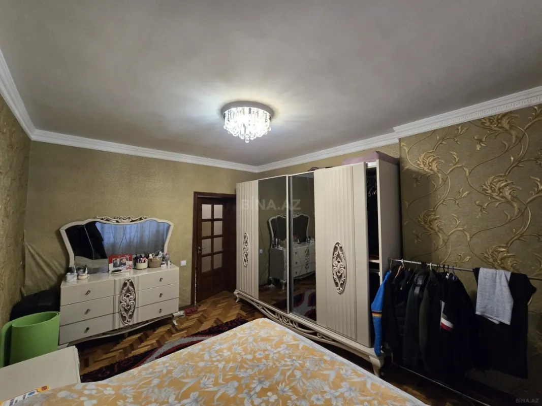Satılır 4 otaqlı mənzil 110 m²
