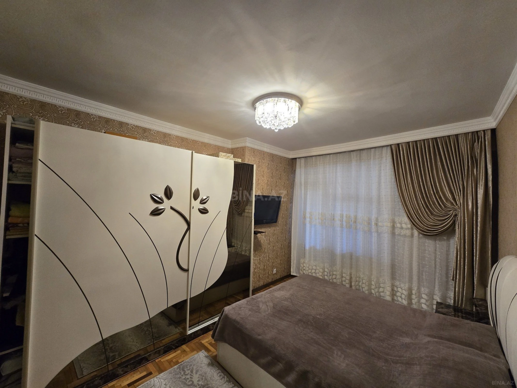 Satılır 4 otaqlı mənzil 110 m²