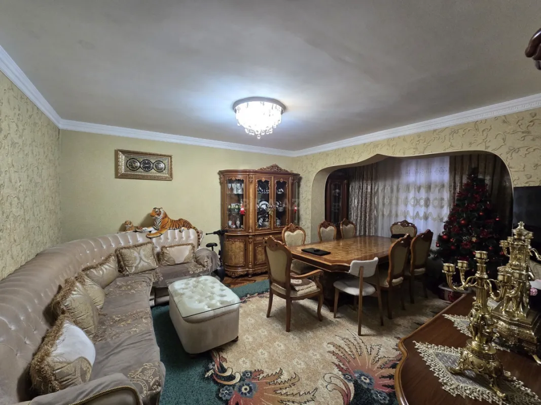 Satılır 4 otaqlı mənzil 110 m²