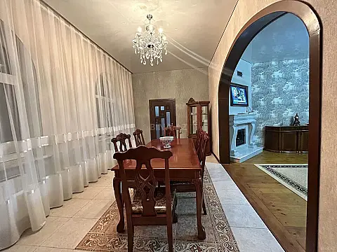 Kirayə verilir 4 otaqlı həyət evi 300 m²