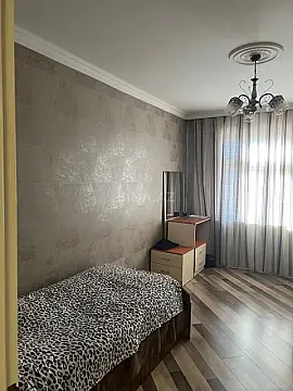 Satılır 4 otaqlı mənzil 105 m²