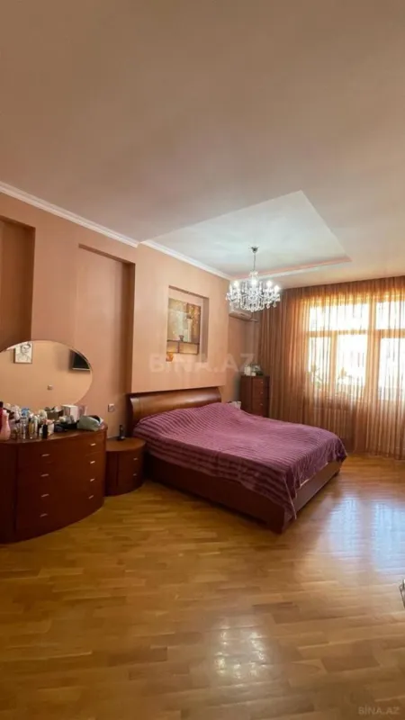 Satılır 3 otaqlı mənzil 140 m²