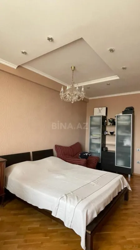 Satılır 3 otaqlı mənzil 140 m²