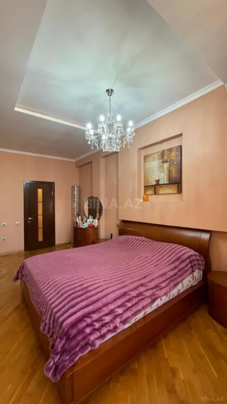 Satılır 3 otaqlı mənzil 140 m²