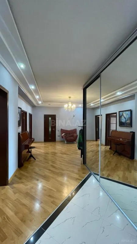Satılır 3 otaqlı mənzil 140 m²