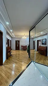 Satılır 3 otaqlı mənzil 140 m²
