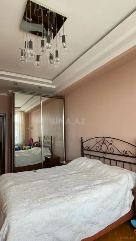 Satılır 3 otaqlı mənzil 140 m²