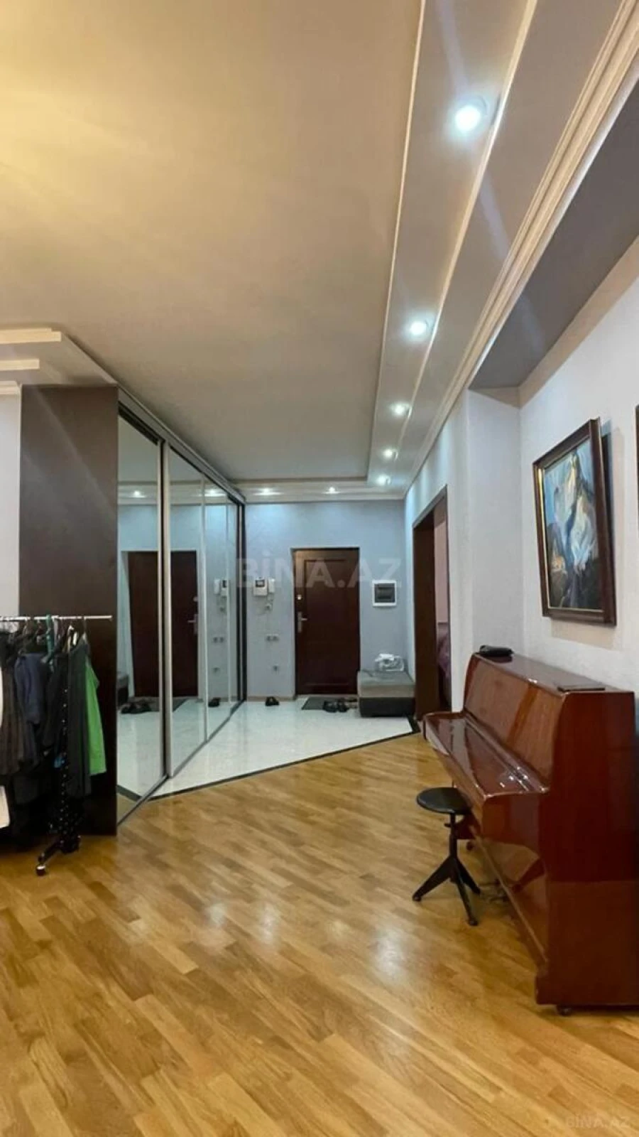 Satılır 3 otaqlı mənzil 140 m²