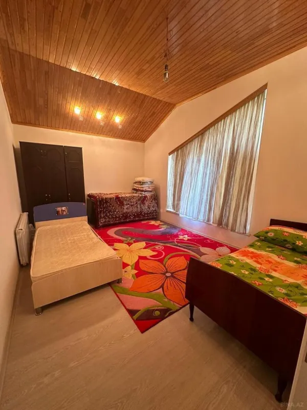 Satılır 4 otaqlı həyət evi 200 m²