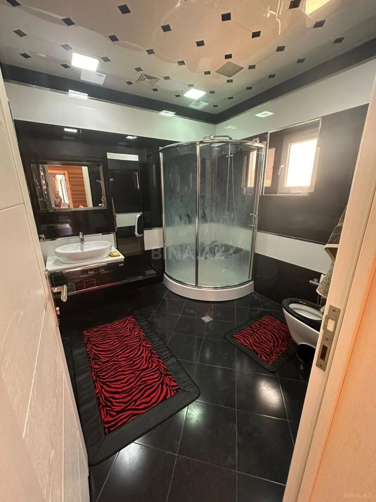 Satılır 4 otaqlı həyət evi 200 m²