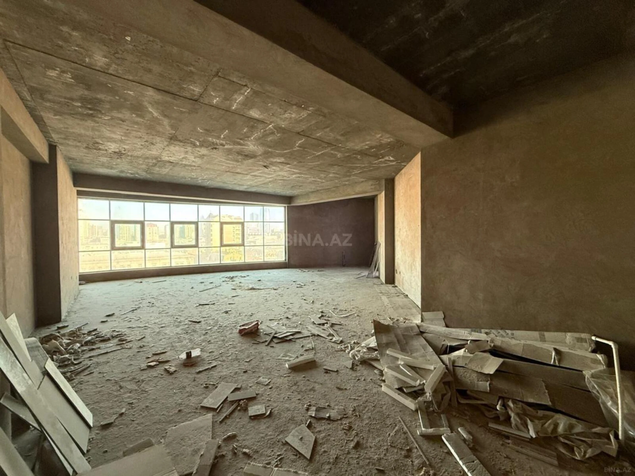 Satılır 4 otaqlı mənzil 264 m²