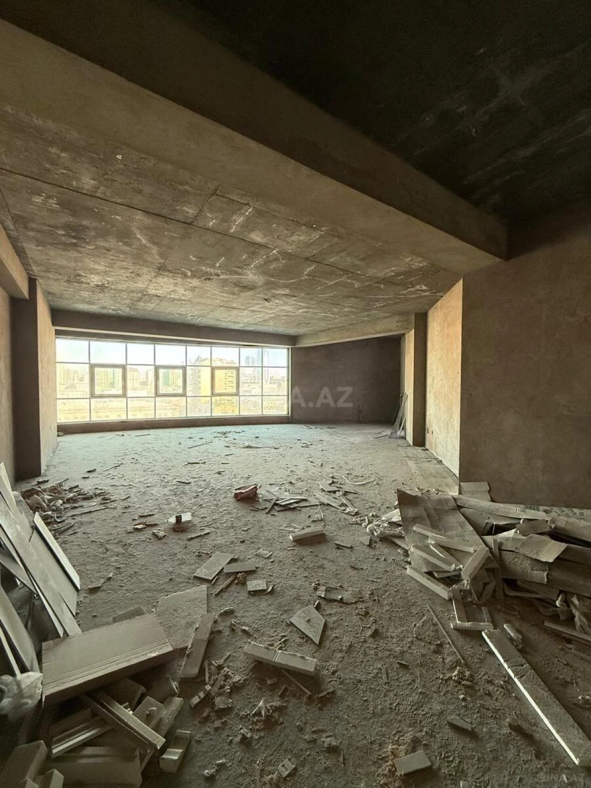 Satılır 4 otaqlı mənzil 264 m²