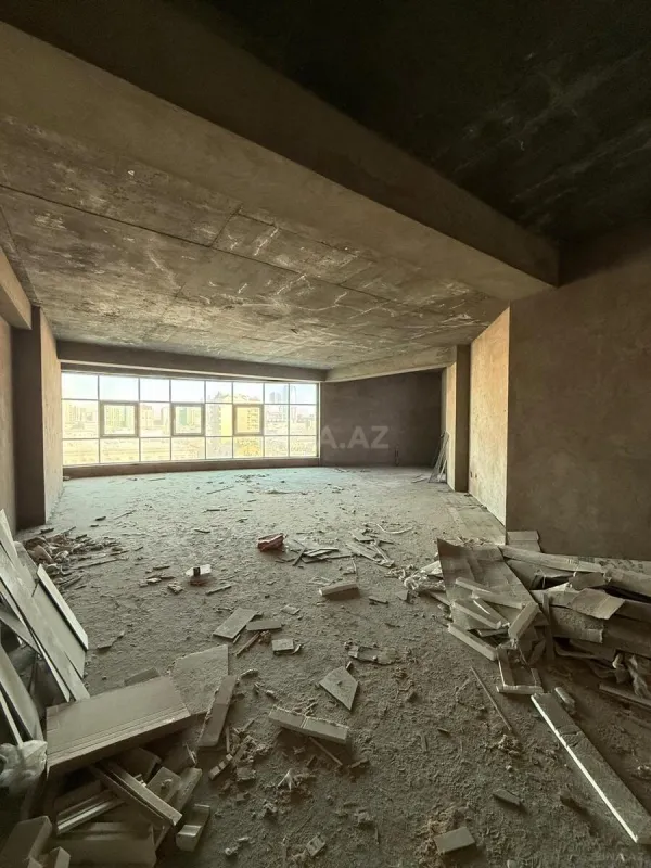 Satılır 4 otaqlı mənzil 264 m²