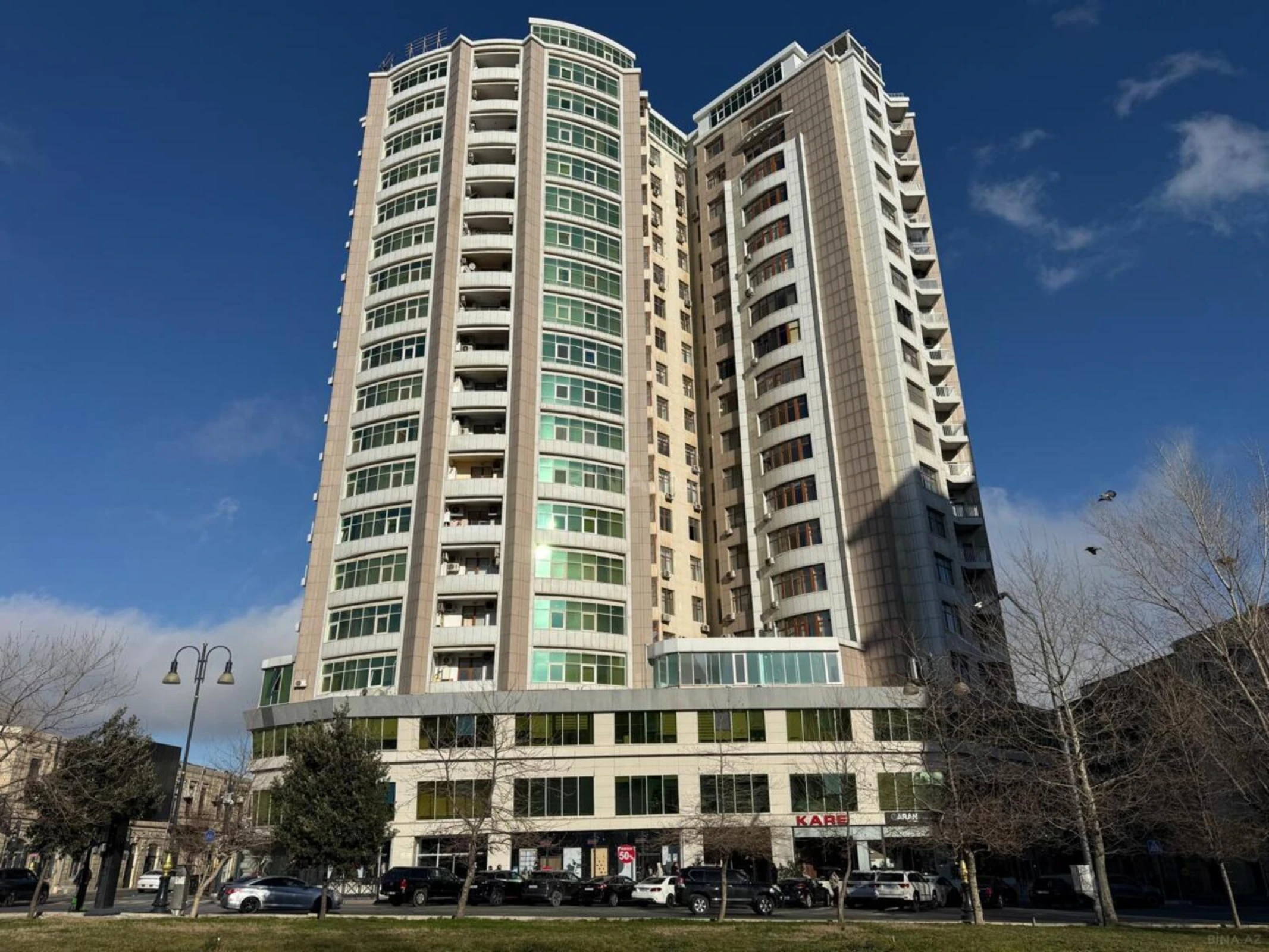 Satılır 4 otaqlı mənzil 264 m²