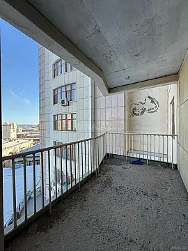 Satılır 4 otaqlı mənzil 264 m²