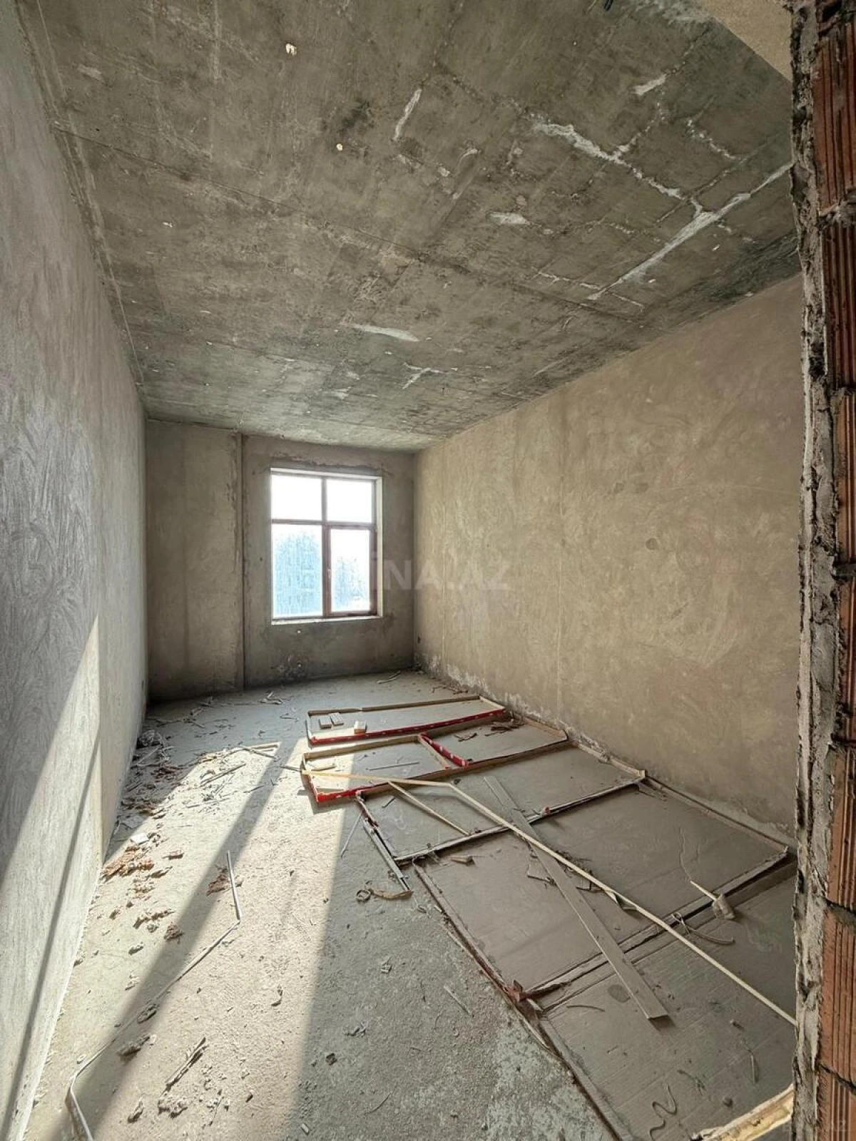 Satılır 4 otaqlı mənzil 264 m²