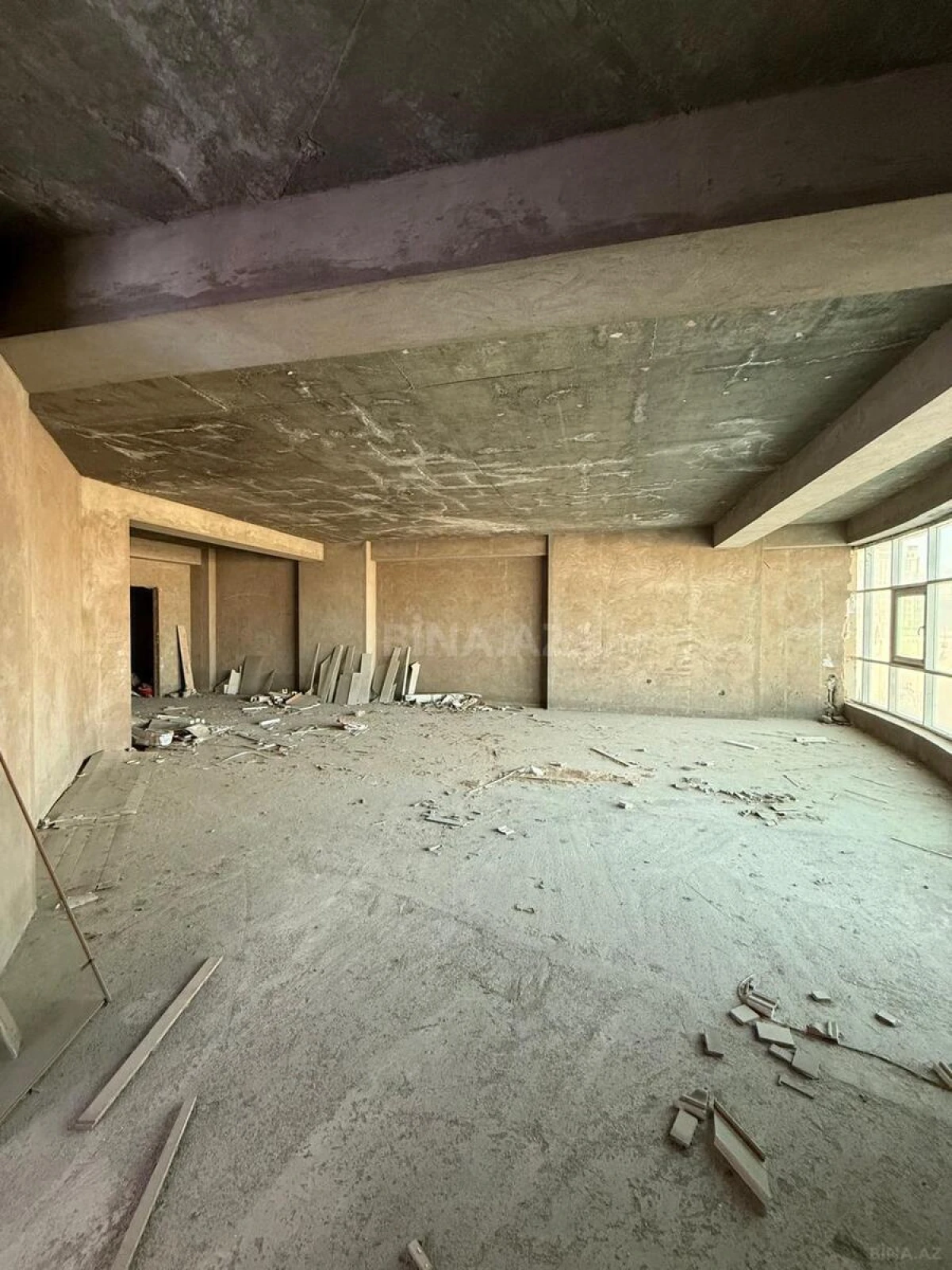 Satılır 4 otaqlı mənzil 264 m²