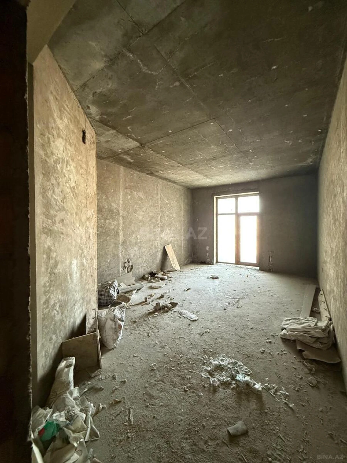 Satılır 4 otaqlı mənzil 264 m²