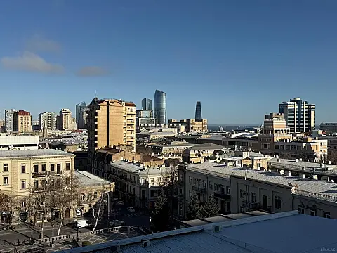 Satılır 4 otaqlı mənzil 264 m²