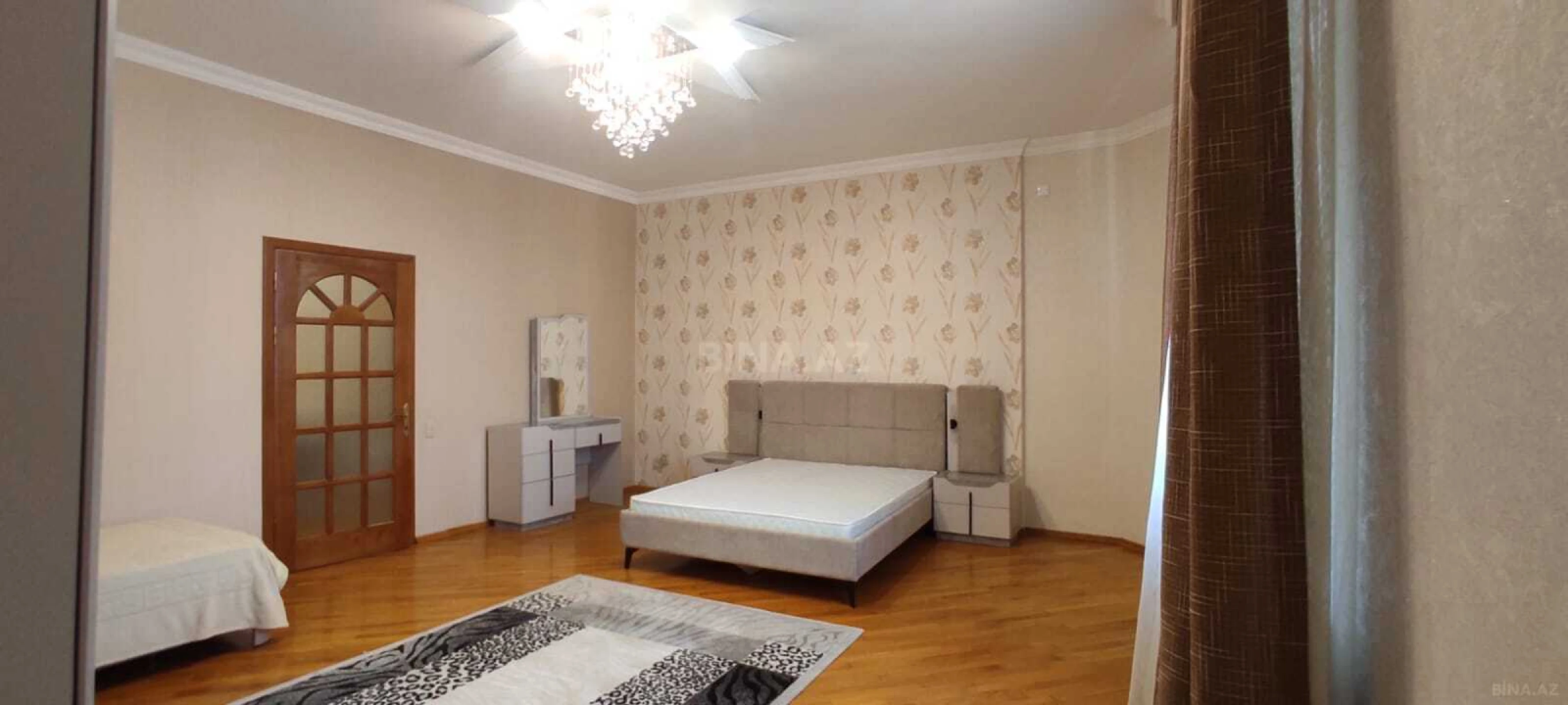 Kirayə verilir 3 otaqlı mənzil 150 m²