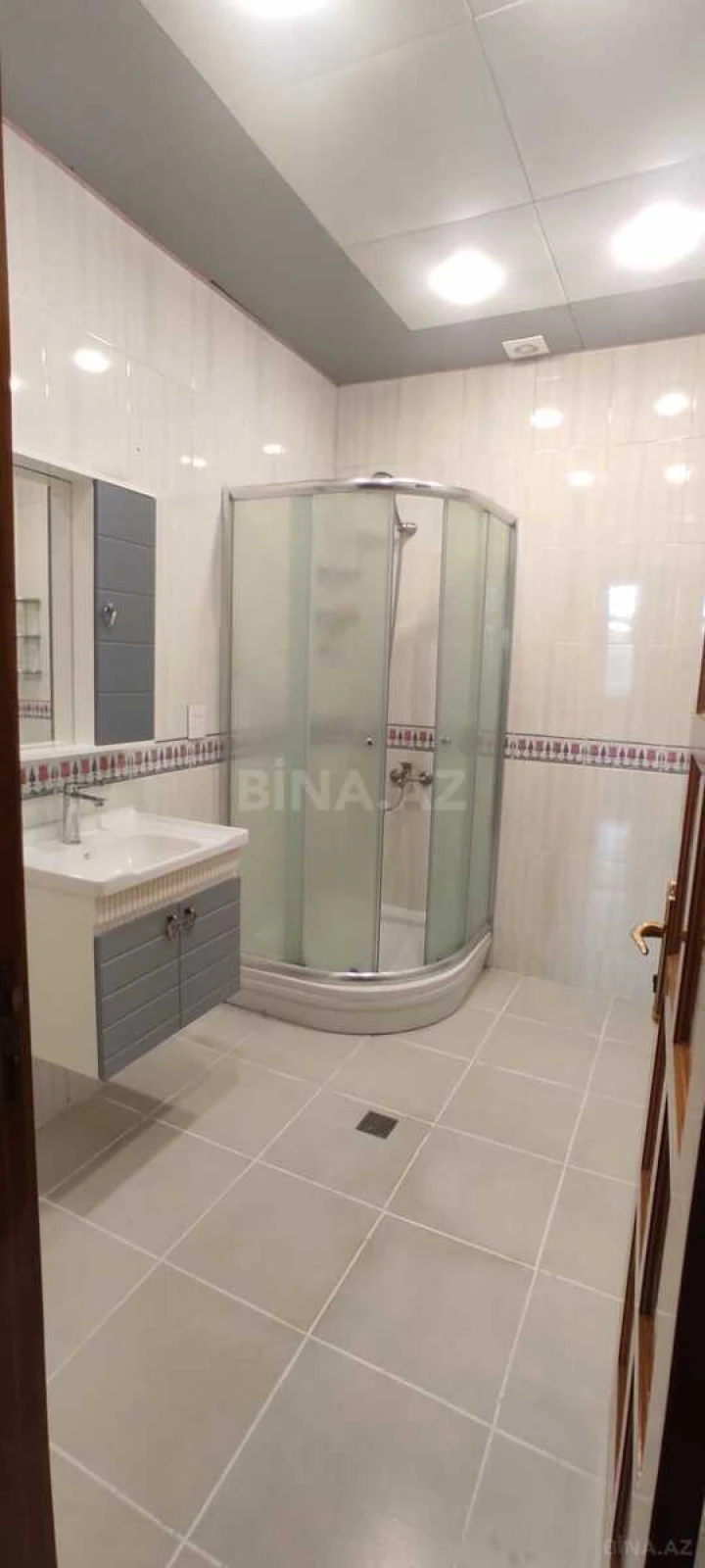 Kirayə verilir 3 otaqlı mənzil 150 m²