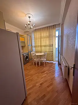 Kirayə verilir 2 otaqlı mənzil 84 m²
