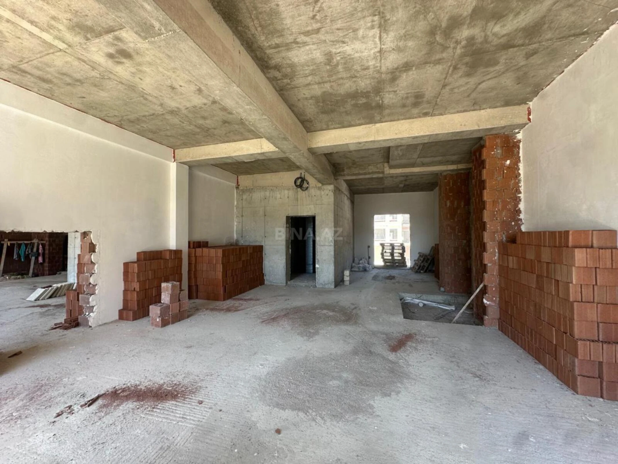 Satılır 3 otaqlı mənzil 128.3 m²