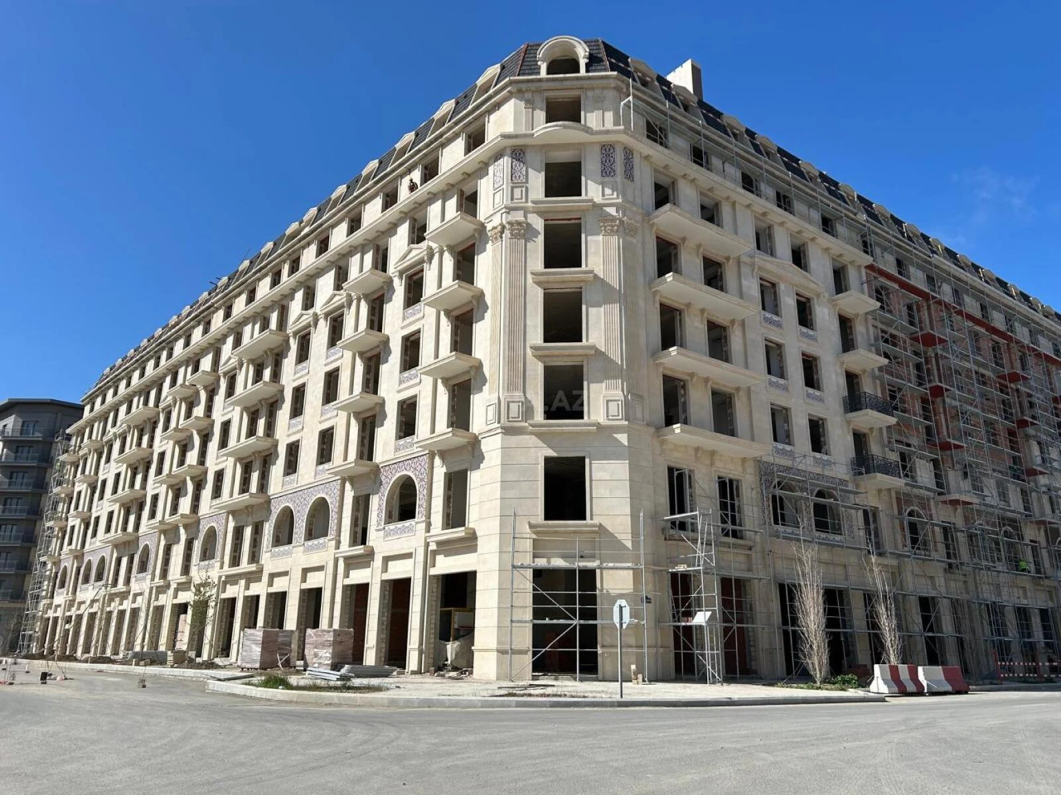 Satılır 3 otaqlı mənzil 128.3 m²