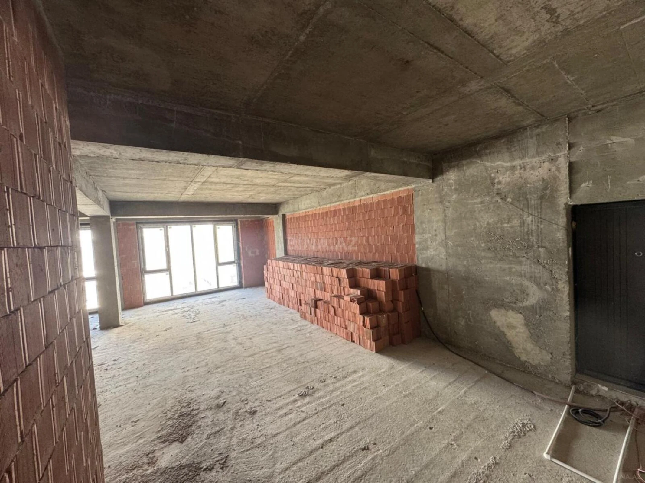 Satılır 2 otaqlı mənzil 108.2 m²