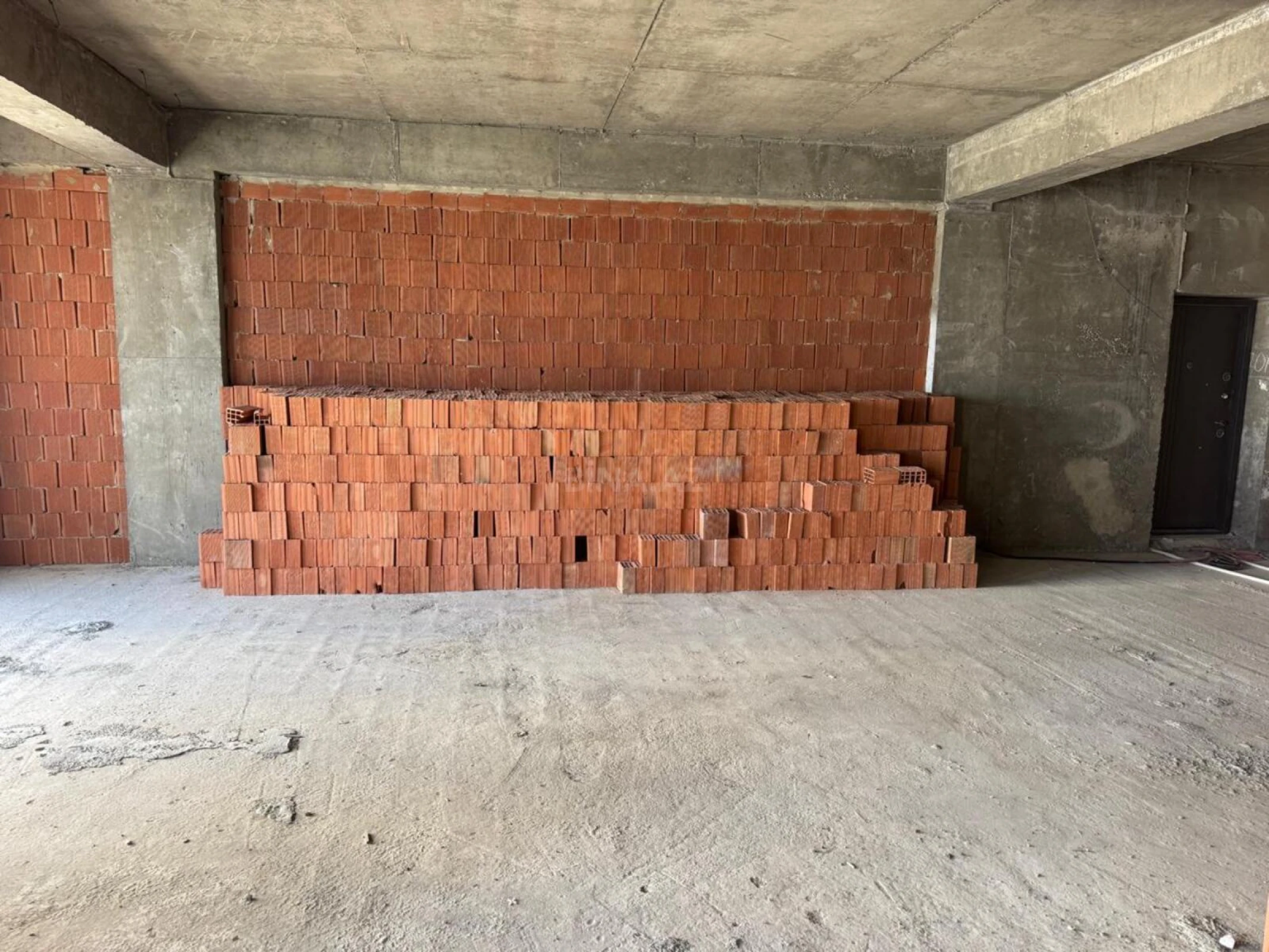 Satılır 2 otaqlı mənzil 108.2 m²