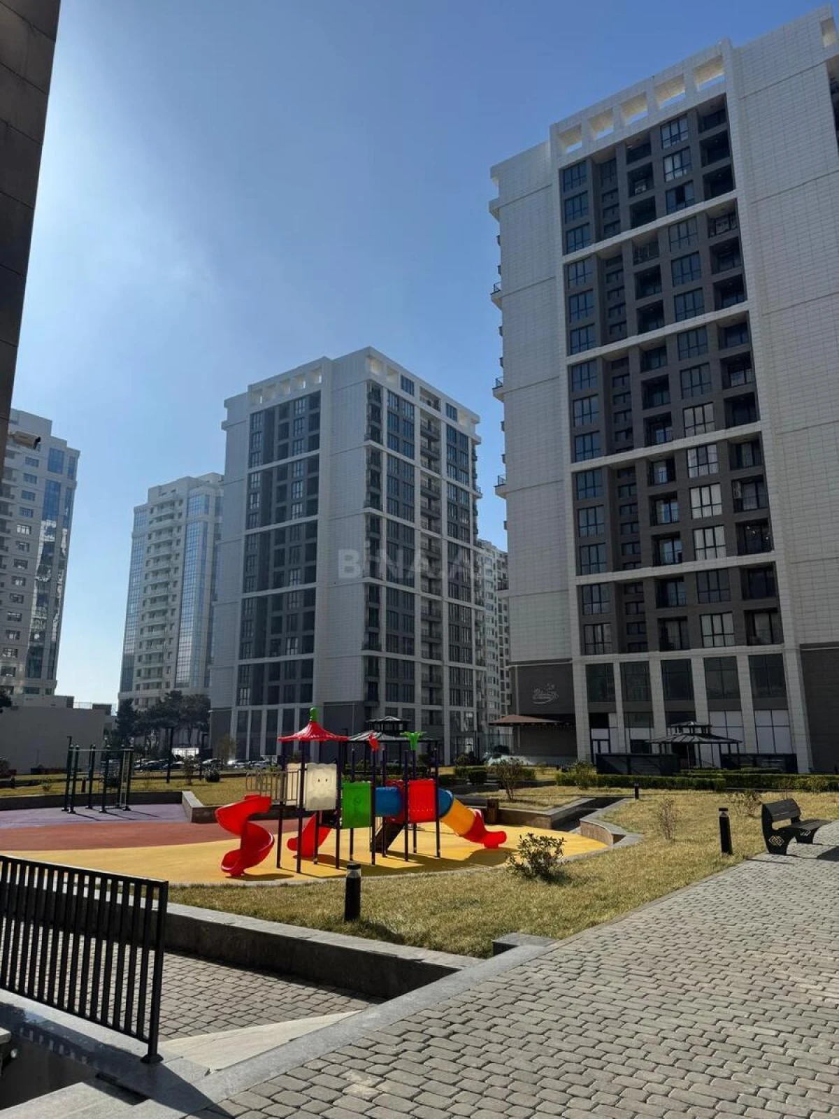 Satılır 2 otaqlı mənzil 108.2 m²