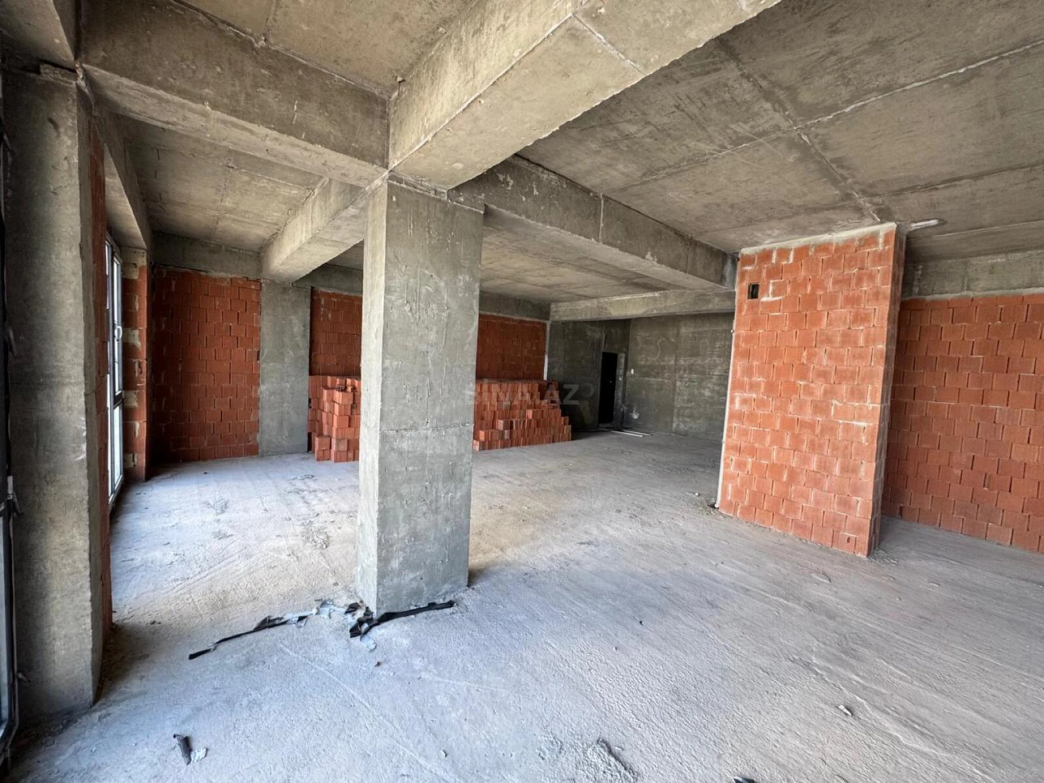 Satılır 2 otaqlı mənzil 108.2 m²