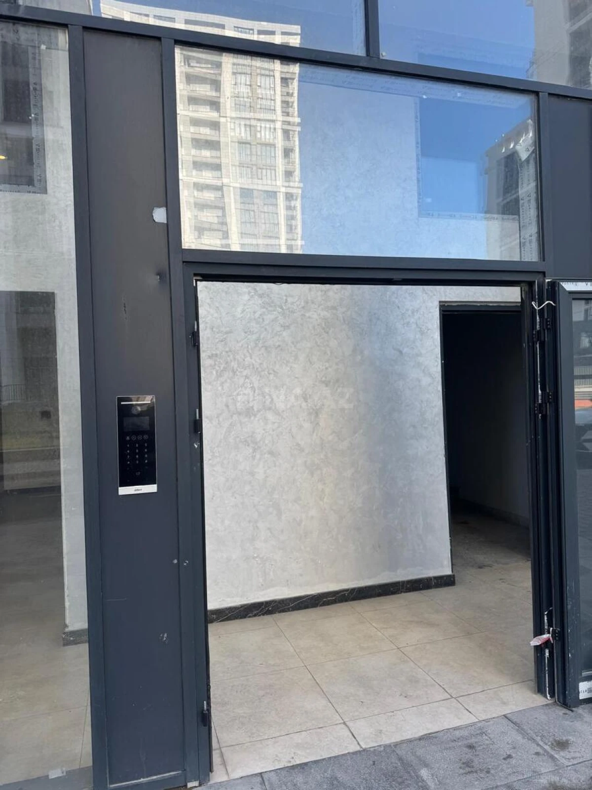 Satılır 2 otaqlı mənzil 108.2 m²