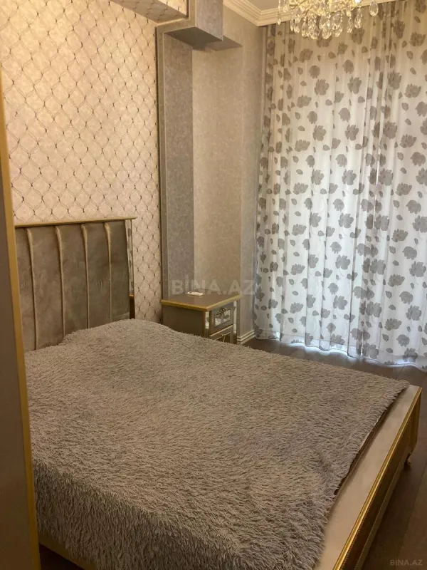 Kirayə verilir 4 otaqlı mənzil 130 m²