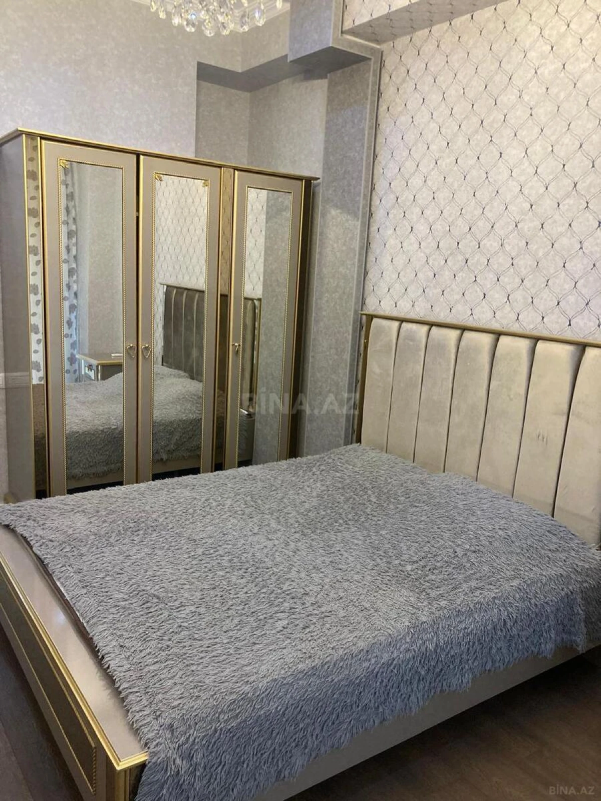 Kirayə verilir 4 otaqlı mənzil 130 m²