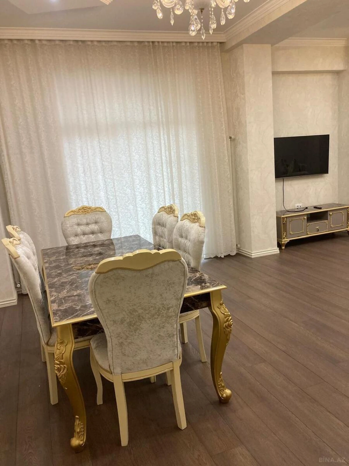 Kirayə verilir 4 otaqlı mənzil 130 m²