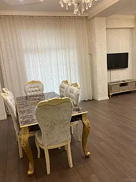 Kirayə verilir 4 otaqlı mənzil 130 m²