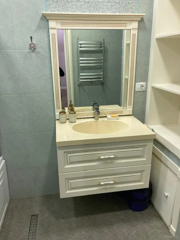 Kirayə verilir 4 otaqlı mənzil 130 m²