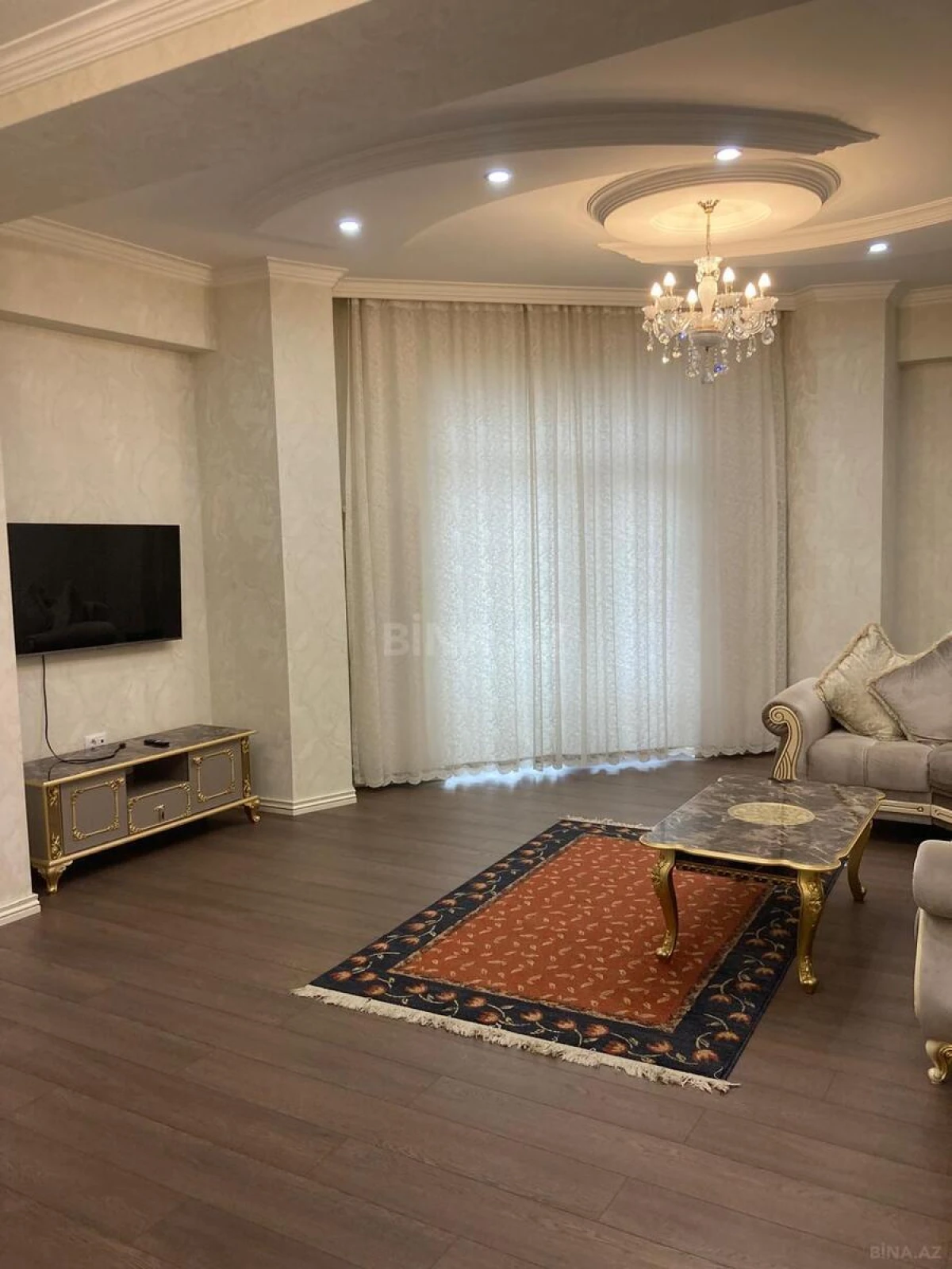 Kirayə verilir 4 otaqlı mənzil 130 m²