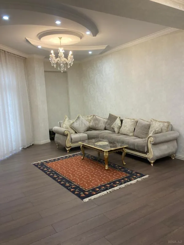 Kirayə verilir 4 otaqlı mənzil 130 m²