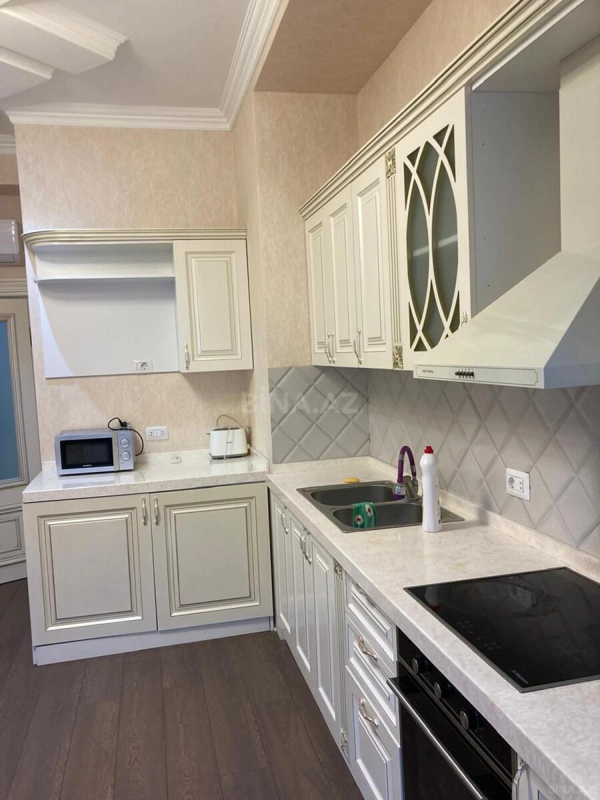 Kirayə verilir 4 otaqlı mənzil 130 m²