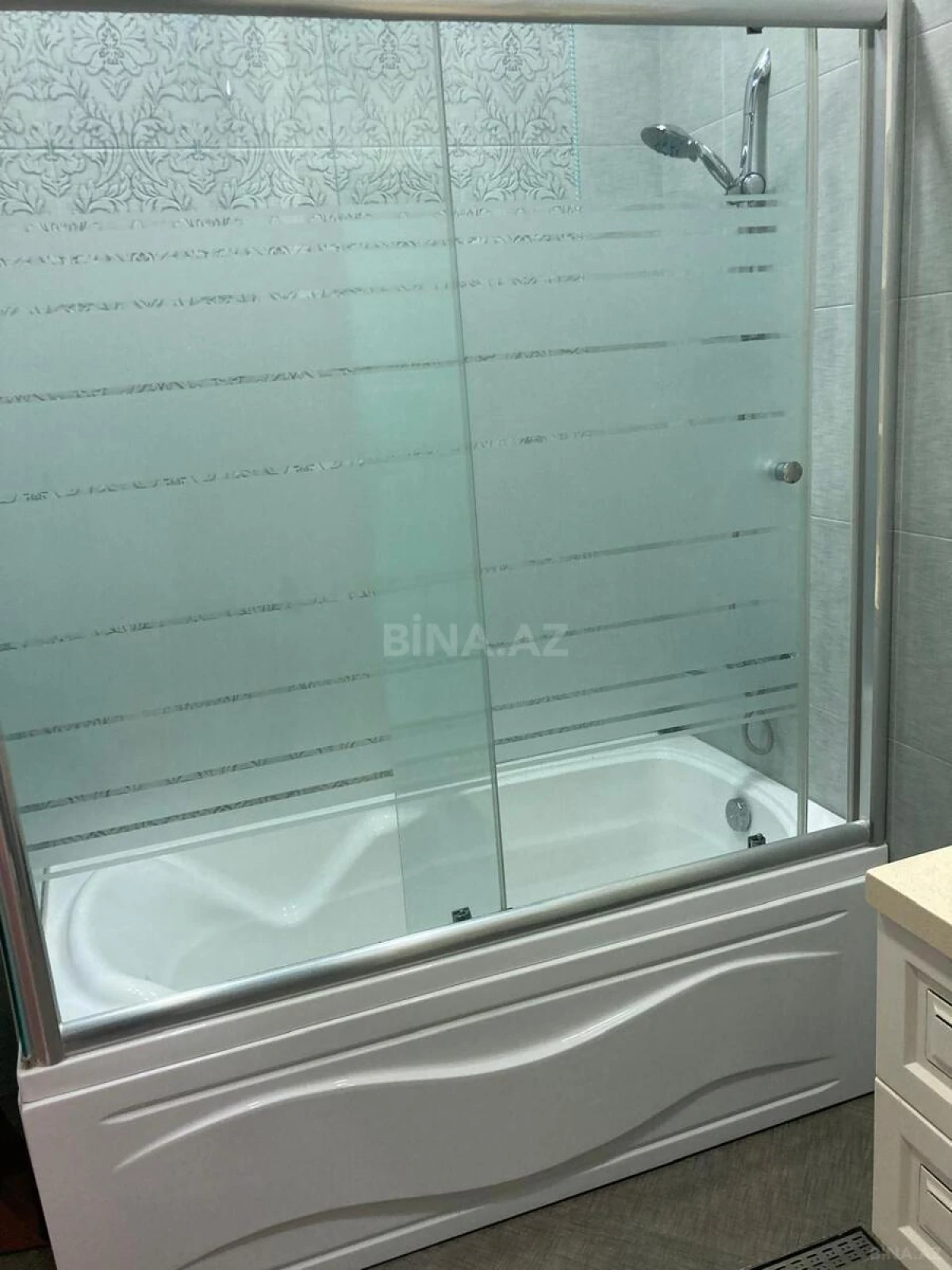 Kirayə verilir 4 otaqlı mənzil 130 m²