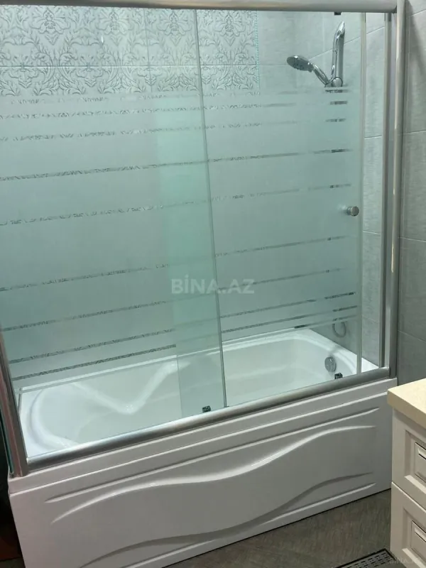 Kirayə verilir 4 otaqlı mənzil 130 m²