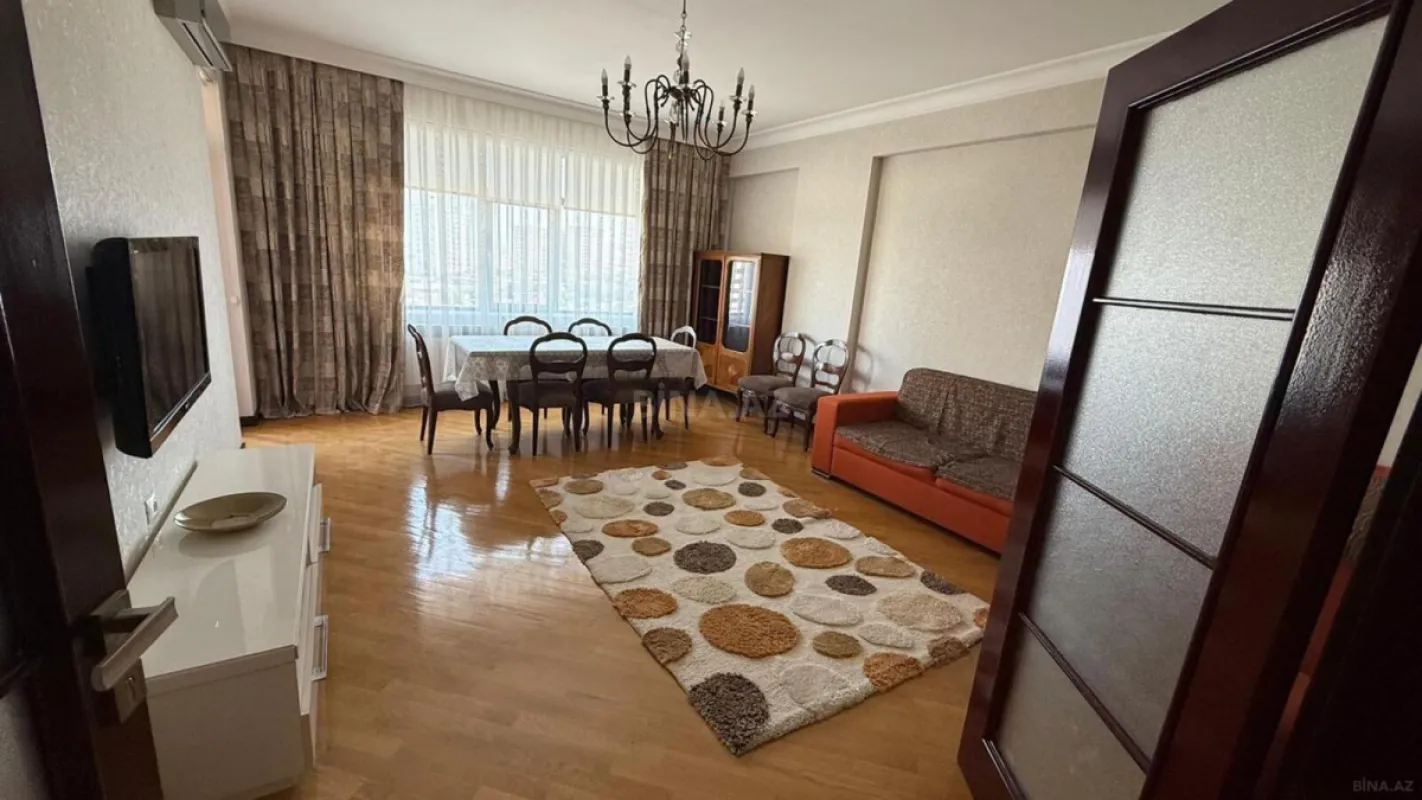 Kirayə verilir 3 otaqlı mənzil 119 m²