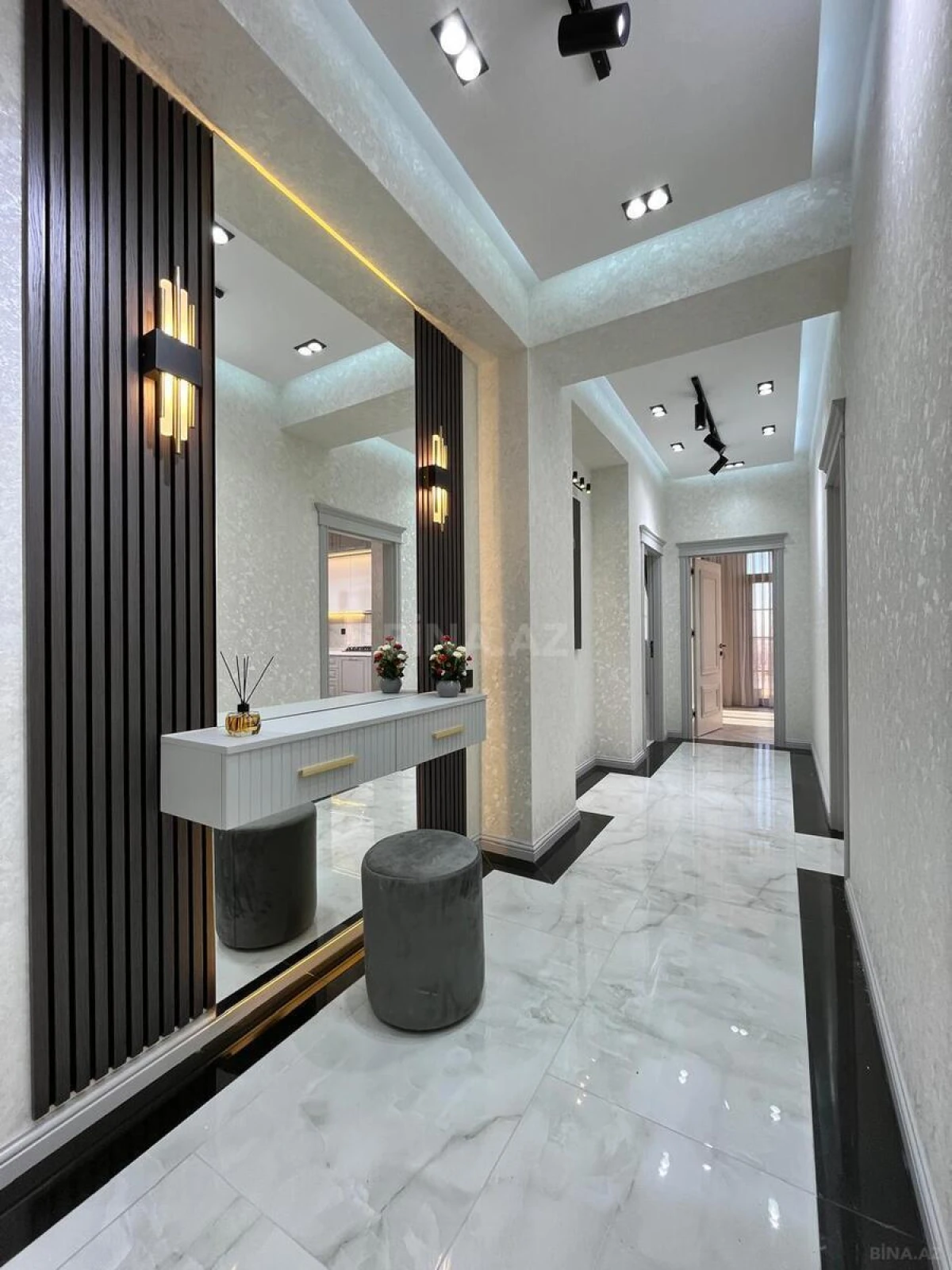 Satılır 3 otaqlı mənzil 174 m²