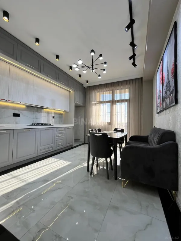 Satılır 3 otaqlı mənzil 174 m²