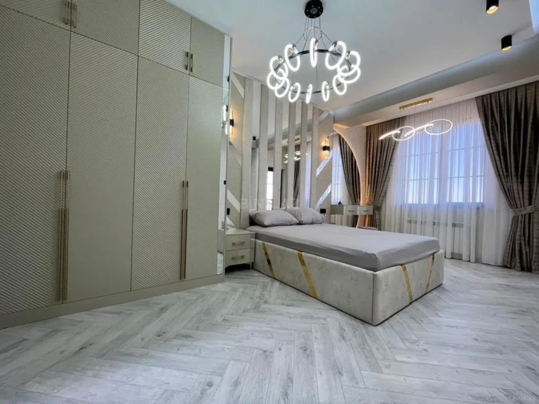 Satılır 3 otaqlı mənzil 174 m²