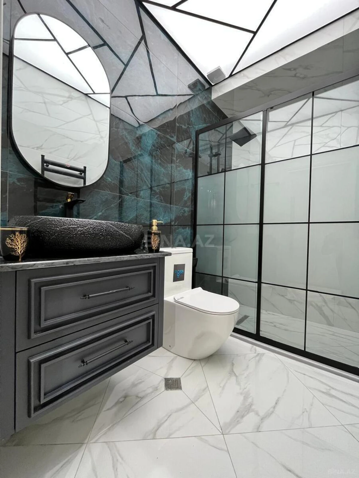 Satılır 3 otaqlı mənzil 174 m²